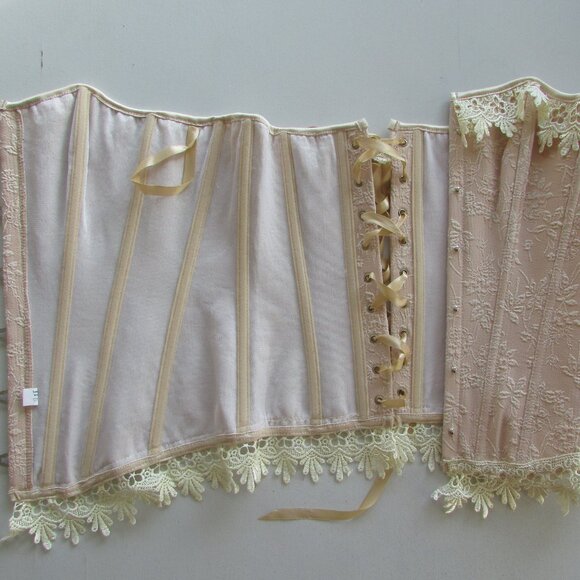 Creamy Jacquard and Lace Corset Set - NEW - Picture 15 of 16